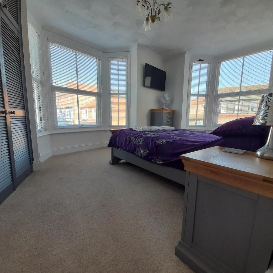 Ferienwohnung Bernards Hideout Cromer Exterior foto